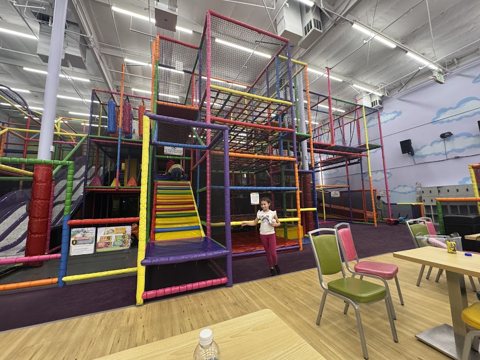 Kids Empire Woodland Hills venue