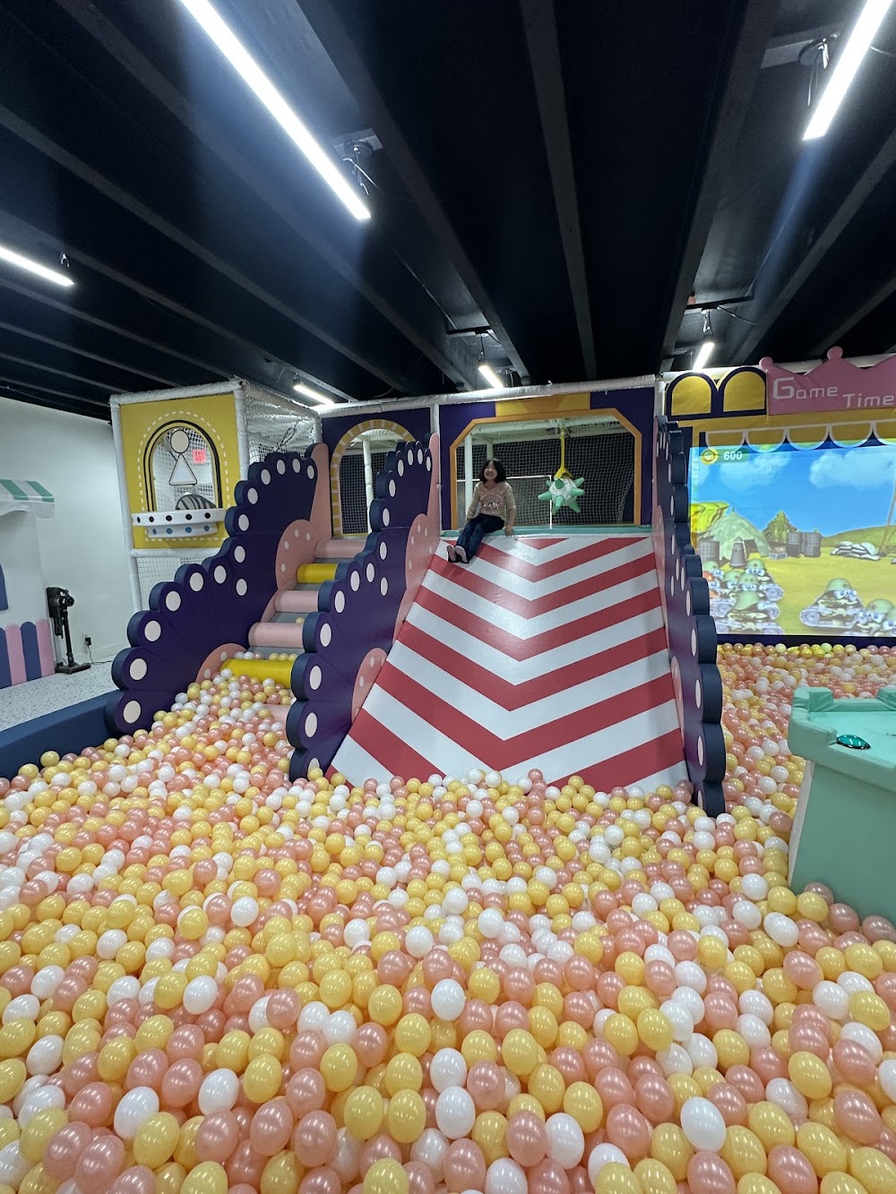 Kool Kids Club - Indoor Playground & Birthday Party in Los Angeles venue photo 1