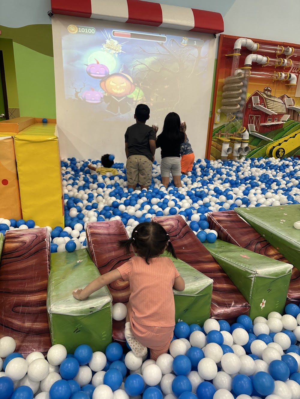 Wally Wombats | Indoor Playground & Events Center - Rainbow venue photo 1